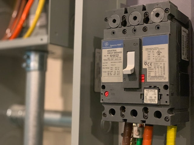 The Benefits of Smart Circuit Breakers