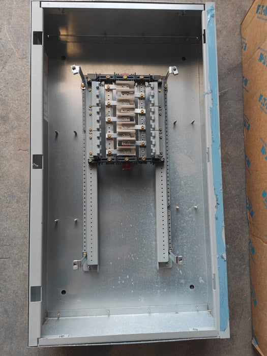 Panelboard EATON PRL1a, 225 AMP, 240V/120V, 1PH/3W, 18Sp, NEMA 1, 36 Inch, PRL1A1225X18A5