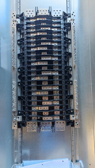 PANELBOARD SIEMENS, 400 AMP, 208/120V, MLO, 3PH/4W, 42Sp, Enclosure and Cover, 68 inch, P1X42MC400AT