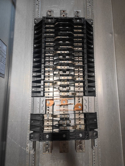 PANELBOARD SIEMENS P3, 800 AMP, 240V, MLO, 3PH/3W, 42Sp, Enclosure and Cover, 74 Inch, P3D74ML800FBS
