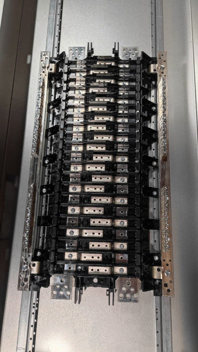 PANELBOARD SIEMENS, 400 AMP, 240V / 120V, MLO, 1PH/3W, 42Sp, SINGLE PHASE, Box + Cover, 68 inch P1A42MC400CT