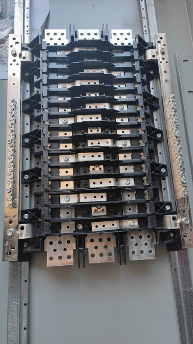 PANELBOARD SIEMENS, 400 AMP, 480Y/277V, MLO, 3PH/4W, 30Sp, NEMA 3R/12 Enclosure, 62 Inch, P1E30MC400AT
