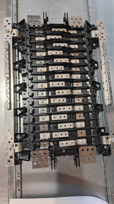 PANELBOARD SIEMENS, 400 AMP, 240V / 120V, MLO, 1PH/3W, 30Sp, SINGLE PHASE, Box + Cover, 62 Inch, P1A30MC400AT