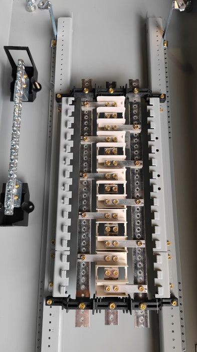Panelboard EATON PRL1x, 100 AMP, 208Y/120V, 3PH/4W, 30Sp, NEMA 3R, 48 Inch, PRL1X3100X30A