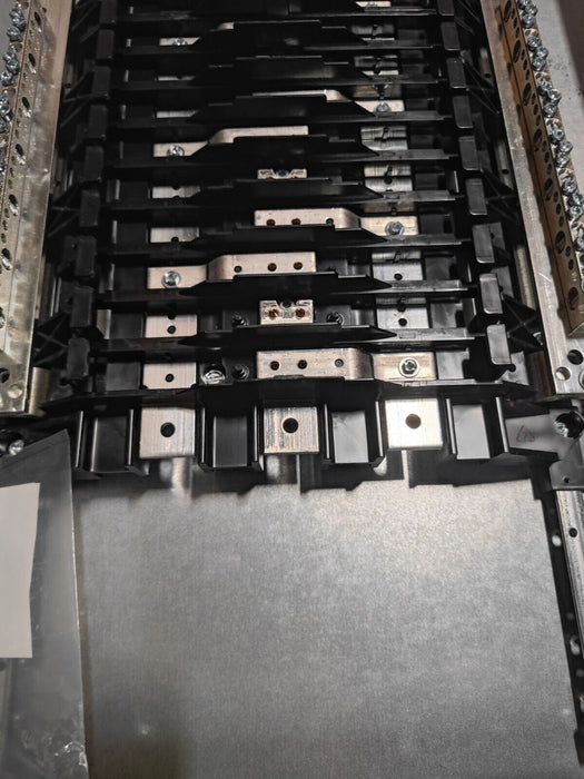 Panelboard SIEMENS, 250 AMP, 480Y/277V, 3PH/4W, 30Sp, NEMA 1 Indoor, 38 Inch, P1E30MC250AT