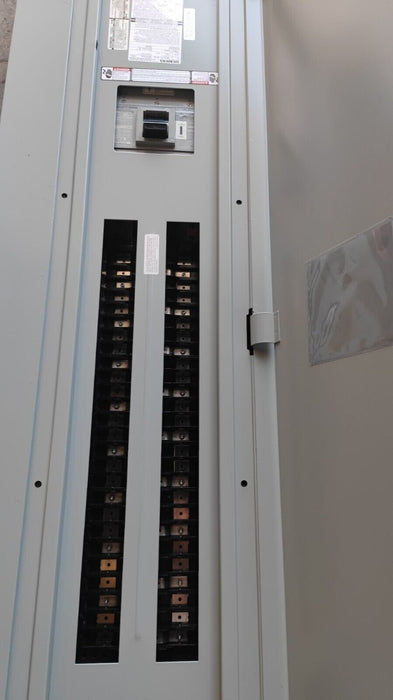 PANELBOARD SIEMENS, 400 AMP, 480Y/277V, MLO (w/ USED MAIN Breaker), 3PH/4W, 54Sp, Box + Cover, 74 Inch, P1E54MC400AT
