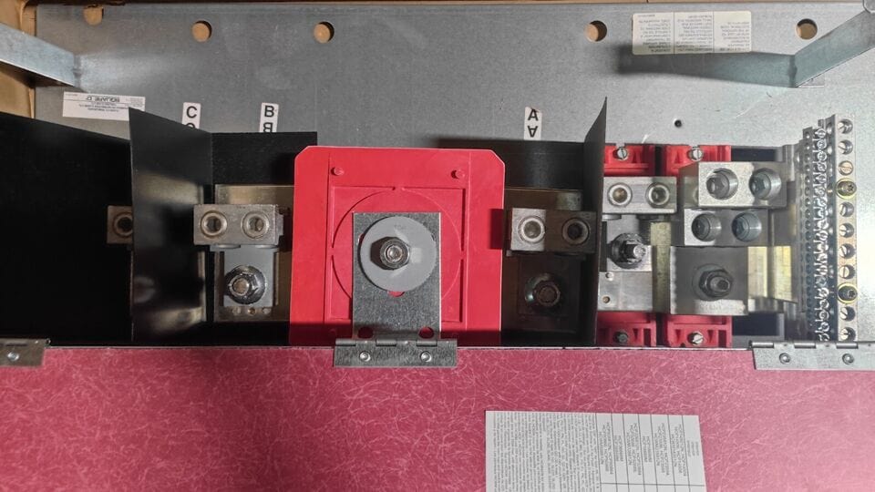 Panelboard Square D HCP, 600A, 600 VAC / 250 VDC, 3PH/3W, 45 Inch