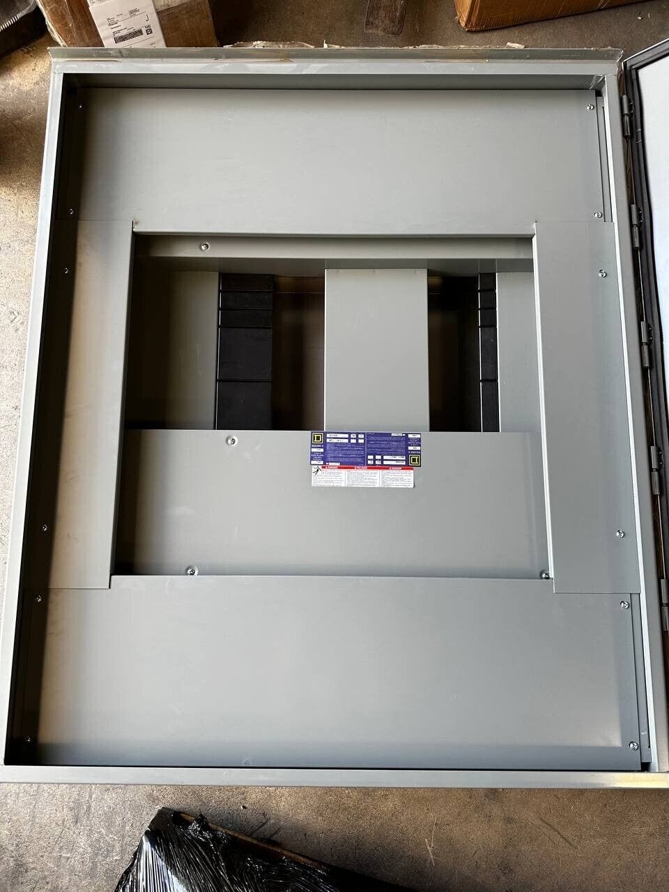 Panelboard Square D HCP, 600A, 600 VAC / 250 VDC, 3PH/3W, Nema 3R, 45 ...