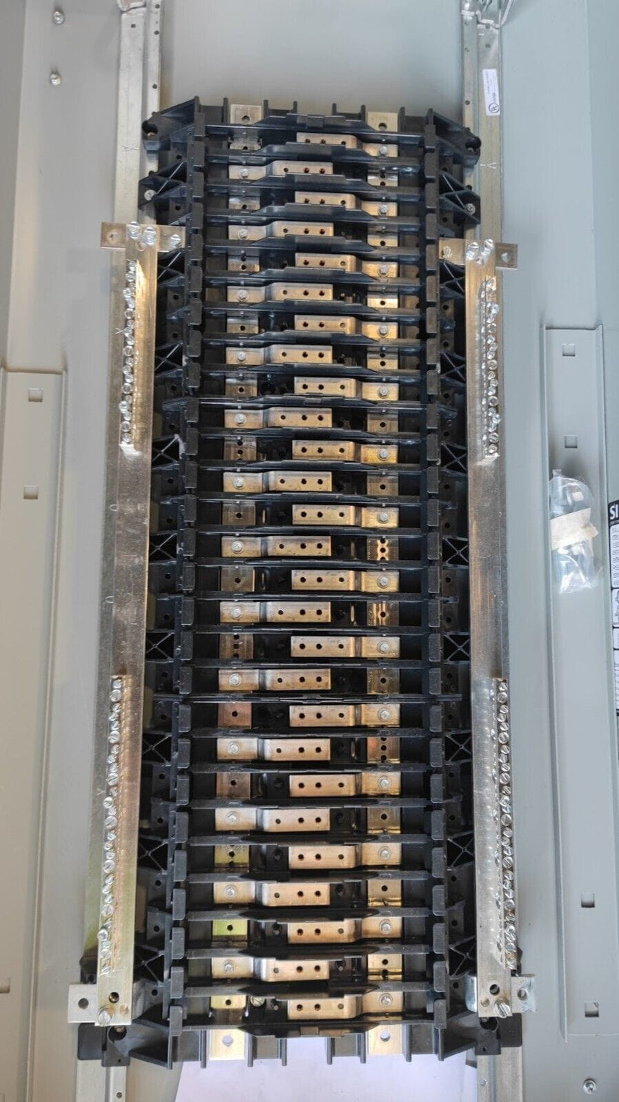 Outdoor Electrical Panelboard Rack PANELBOARD SIEMENS, 250 AMP, 240/120V, MLO, 1PH/3W, 54Sp, SINGLE PHASE ...