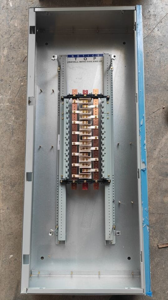Panelboard EATON PRL1x, 100 AMP, 240V/120V, 1PH/3W, 30Sp, NEMA 1, 48 I ...